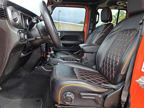 Used 2019 Jeep Wrangler Unlimited Sahara w/ Uconnect 4C Nav & Sound Group image 14