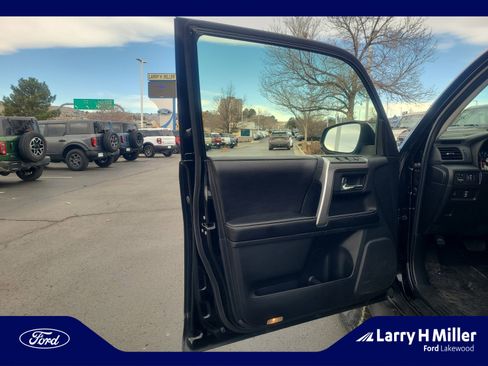 Used 2016 Toyota 4Runner SR5 image 13