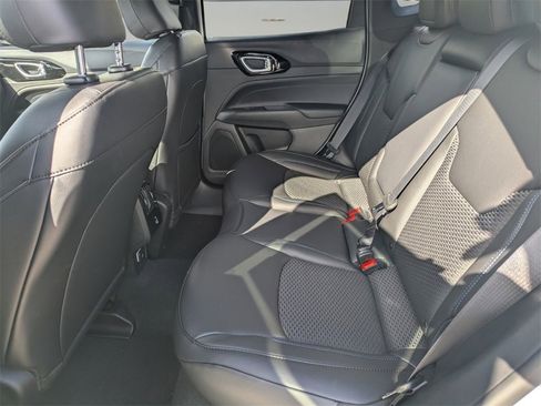 New 2026 Jeep Compass Latitude image 8