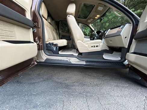 Used 2012 Ford F150 Lariat w/ Lariat Chrome Pkg image 11