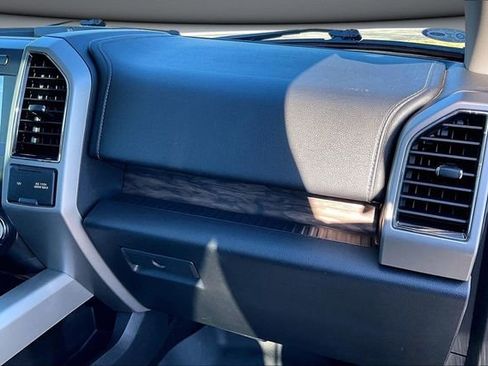 Used 2018 Ford F150 Lariat w/ Equipment Group 502A Luxury image 27