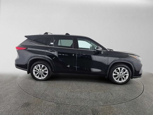 Used 2023 Toyota Highlander Limited FWD image 4