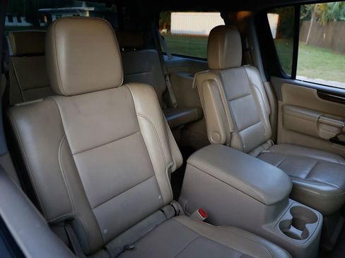 Used 2013 Nissan Armada Platinum image 18