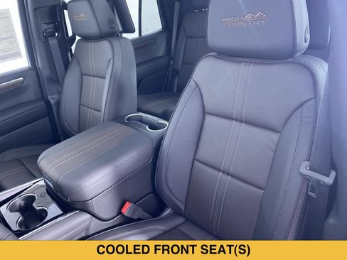 Used 2025 Chevrolet Tahoe High Country AWD/4WD image 12