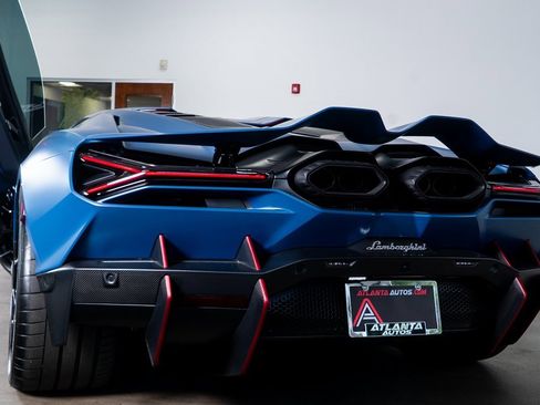 Used 2024 Lamborghini Revuelto image 25
