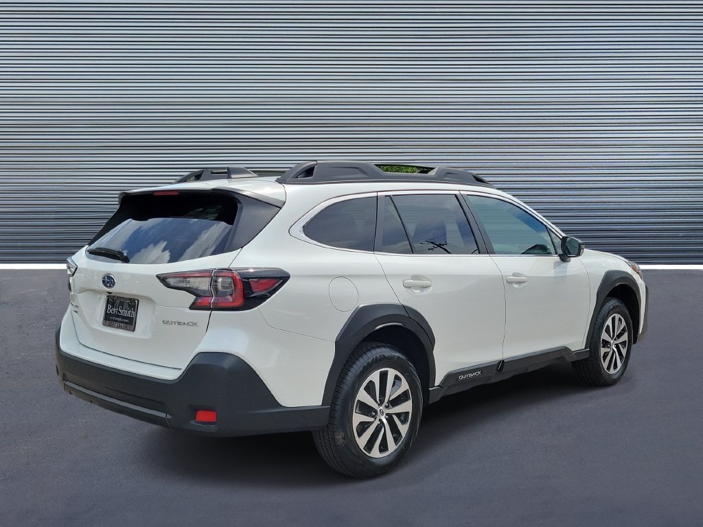 Used 2024 Subaru Outback Premium AWD/4WD image 3