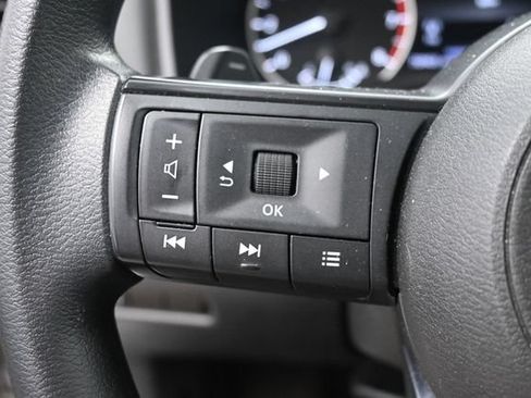 Used 2024 Nissan Rogue S FWD image 18