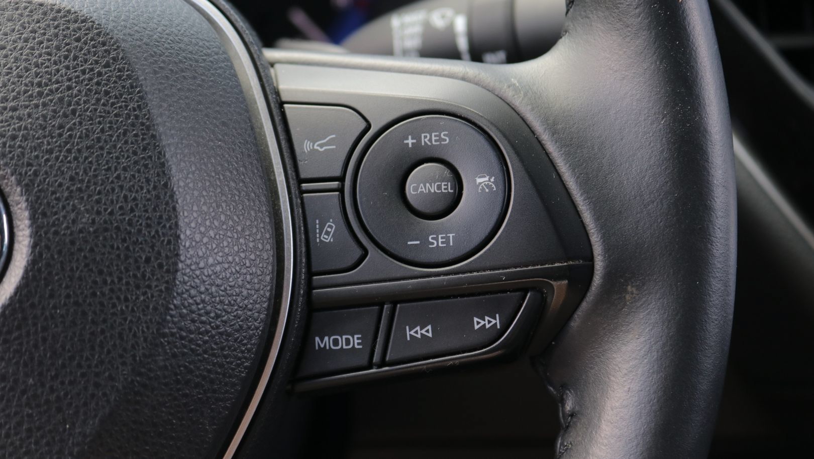 Used 2020 Toyota Corolla XSE FWD image 19