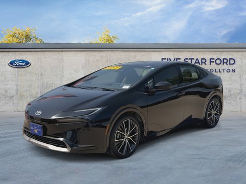 Used 2024 Toyota Prius XLE FWD image 4
