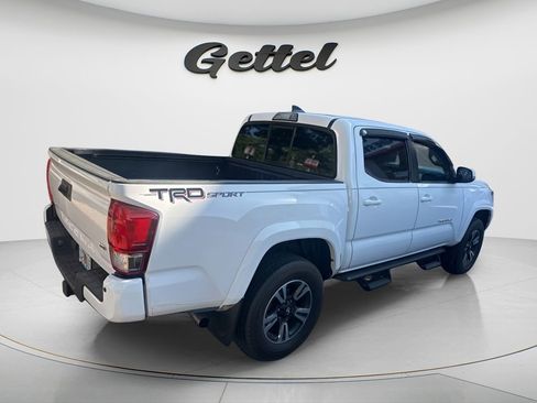 Used 2016 Toyota Tacoma TRD Sport w/ Premium & Technology Package RWD image 4