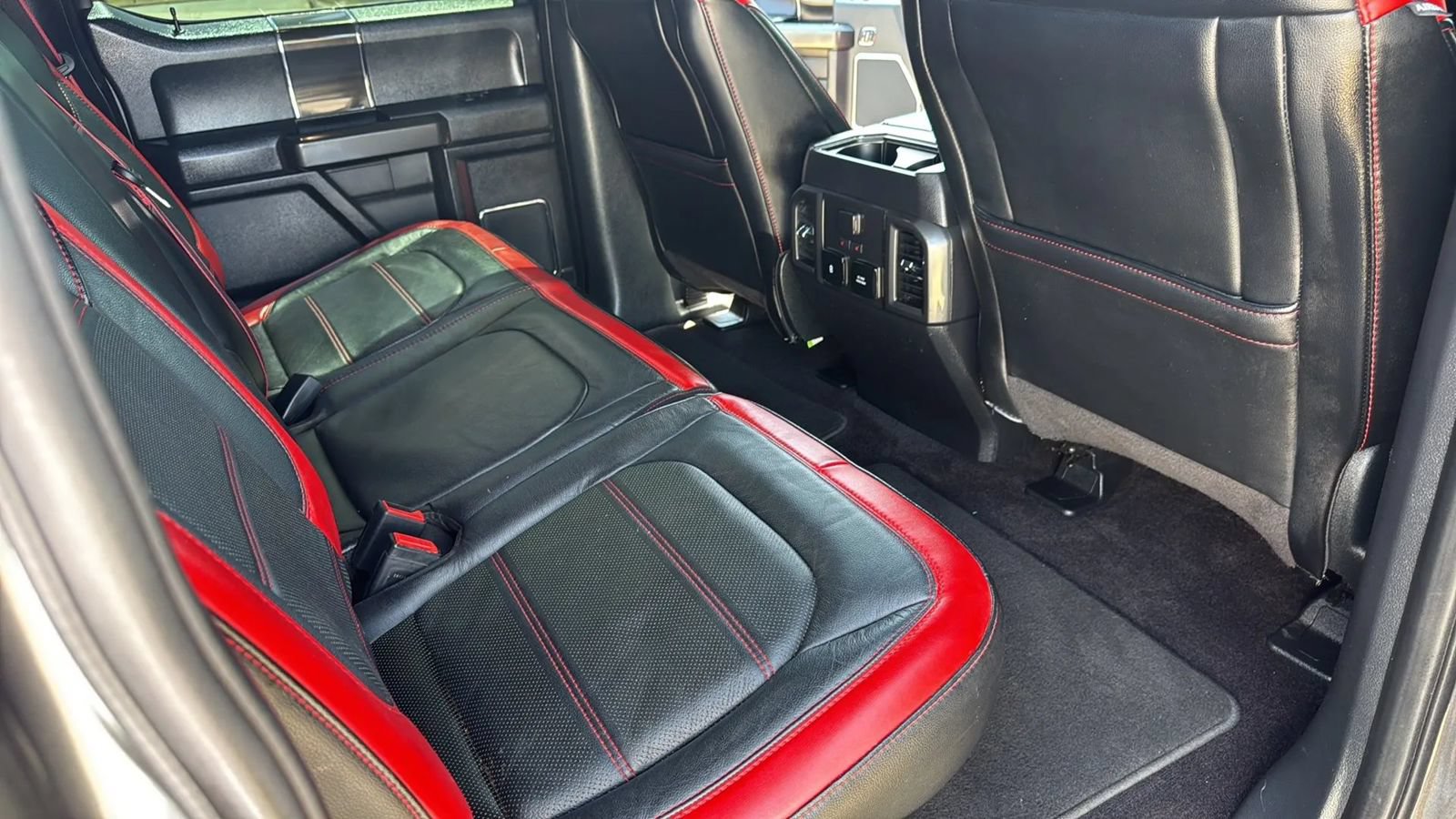 Used 2019 Ford F150 Lariat w/ Equipment Group 502A Luxury AWD/4WD image 30