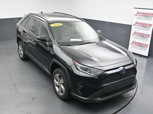 Used 2021 Toyota RAV4 XLE Premium AWD/4WD image 24