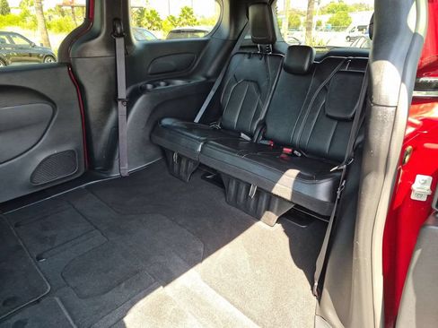 Used 2025 Chrysler Pacifica Select FWD image 27