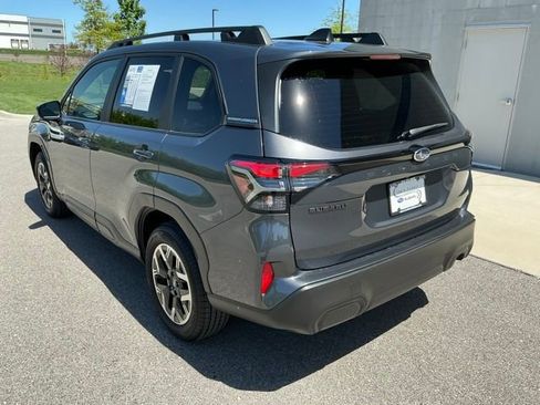Used 2025 Subaru Forester Premium AWD/4WD image 2