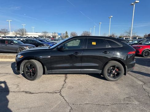 Used 2017 Jaguar F-PACE Premium image 3