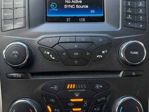 Used 2016 Ford Fusion SE FWD image 19