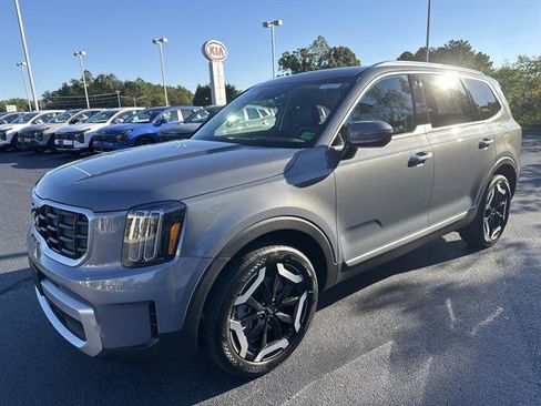 New 2025 Kia Telluride S image 3