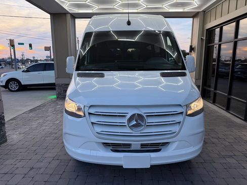 Used 2024 Mercedes-Benz Sprinter 2500 image 37