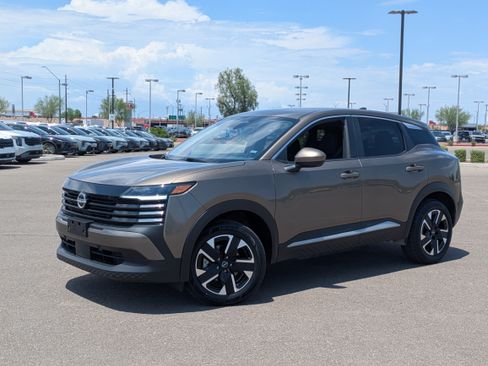 Used 2025 Nissan Kicks SV AWD/4WD image 32