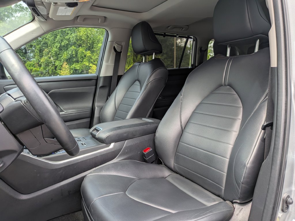 Used 2023 Toyota Highlander XLE FWD image 12
