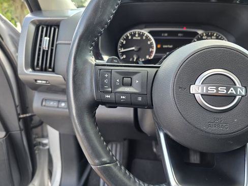 Used 2024 Nissan Pathfinder SL FWD image 23