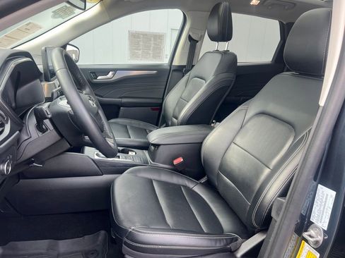 Certified 2022 Ford Escape Titanium w/ Class II Trailer Tow Package image 11