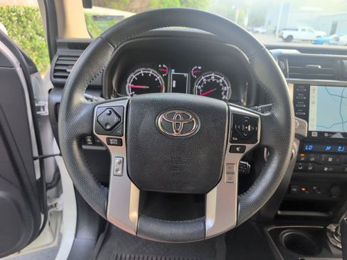 Used 2022 Toyota 4Runner Limited AWD/4WD image 28