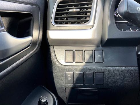 Used 2018 Toyota Highlander XLE FWD image 36