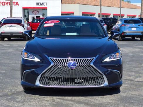 Used 2021 Lexus ES 300h w/ Accessory Package image 2