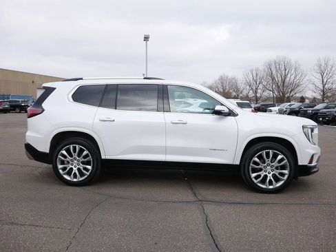 Used 2024 GMC Acadia Denali image 8