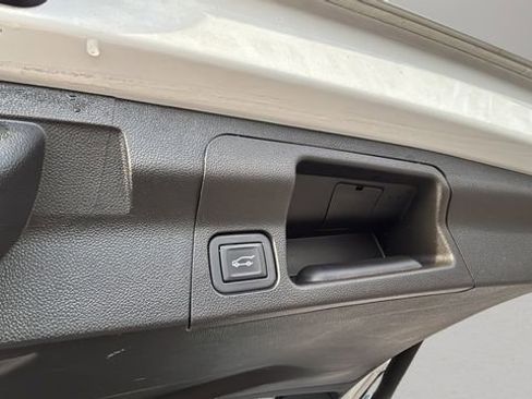 Used 2023 GMC Acadia SLT image 38