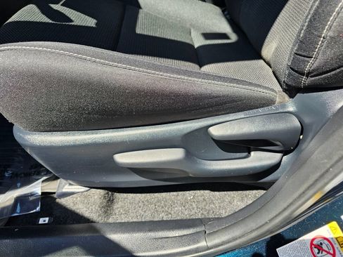 Used 2018 Toyota RAV4 XLE AWD/4WD image 17