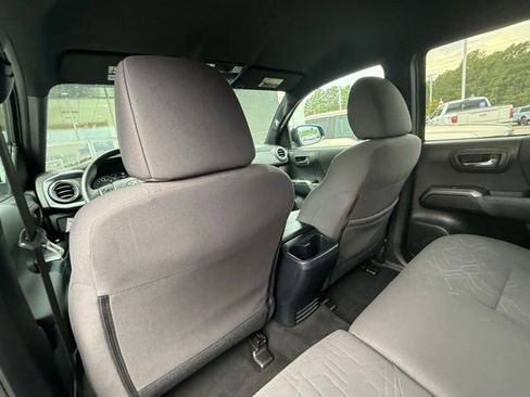 Used 2018 Toyota Tacoma TRD Sport AWD/4WD image 15