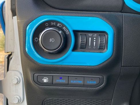 Used 2022 Jeep Wrangler Unlimited Sahara AWD/4WD image 13