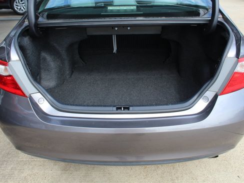 Used 2017 Toyota Camry XLE w/ Moonroof Package FWD image 22