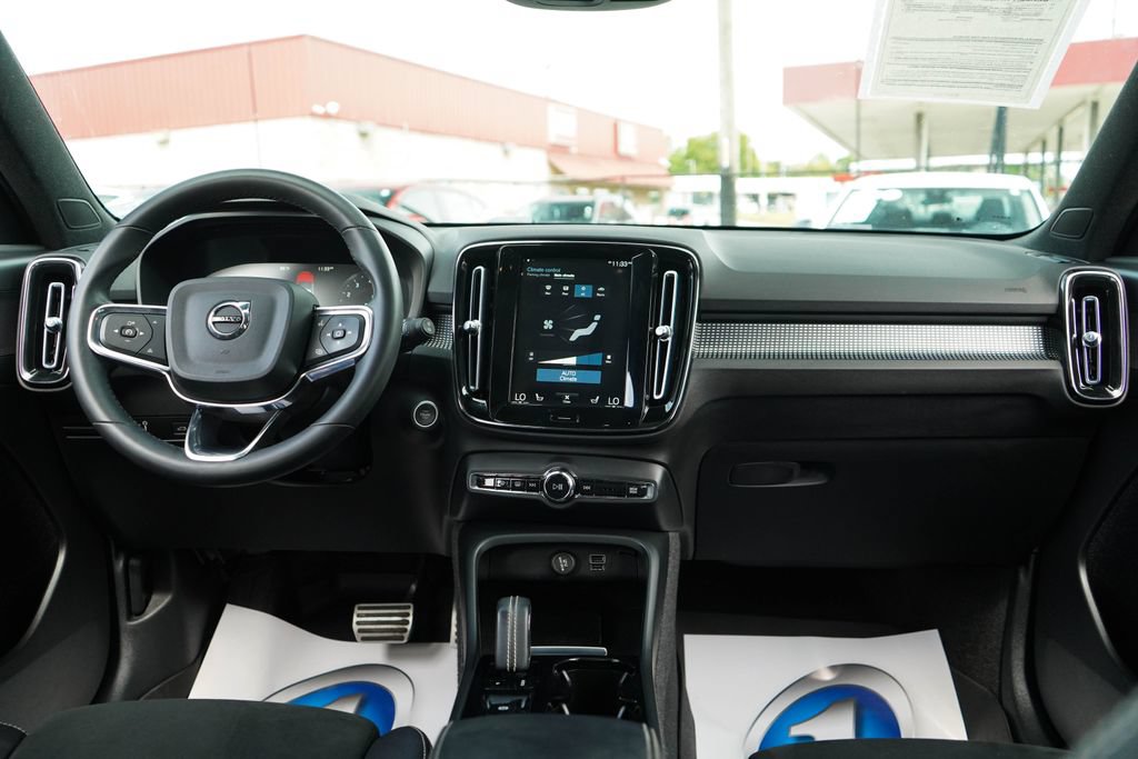 Used 2022 Volvo XC40 T5 R-Design AWD/4WD image 9