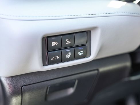 Used 2022 Toyota Highlander Limited image 19