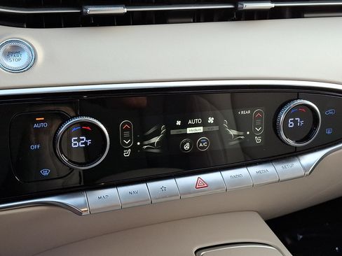 Certified 2024 Genesis GV70 2.5T w/ Select Package AWD/4WD image 20