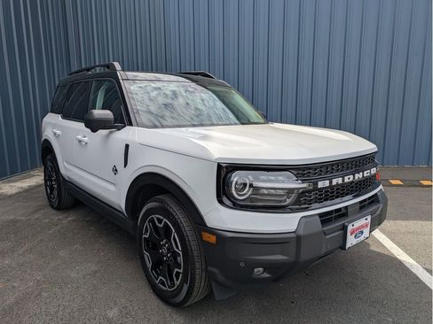 Certified 2025 Ford Bronco Sport Outer Banks w/ Outer Banks Tech Package+ image 3