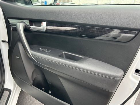 Used 2015 Kia Sorento SX image 22