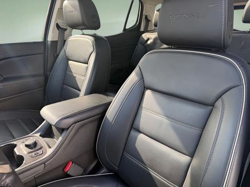 Used 2022 GMC Acadia Denali w/ Denali Ultimate Package image 18