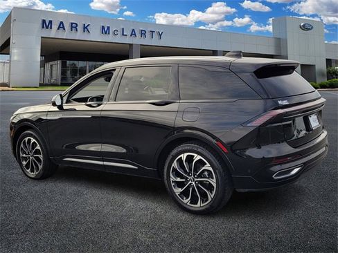 Certified 2024 Lincoln Nautilus Reserve image 5