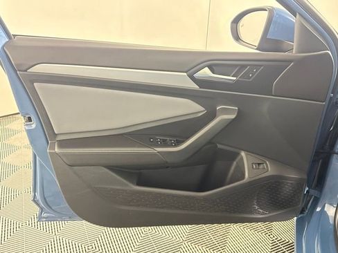 Used 2025 Volkswagen Jetta SE image 19