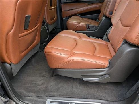 Used 2017 Cadillac Escalade ESV Luxury image 17