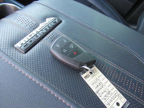 Used 2024 Chevrolet Silverado 2500 High Country w/ Technology Package image 35