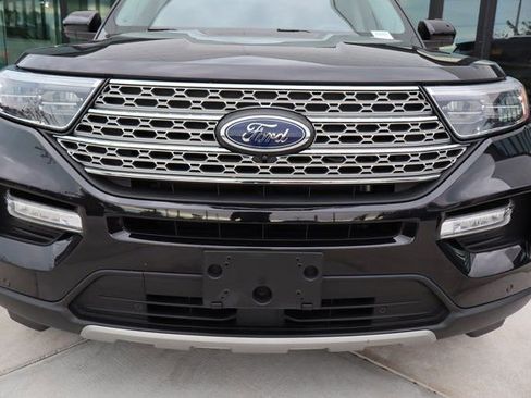 Used 2024 Ford Explorer Limited image 19