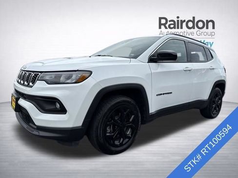 Used 2024 Jeep Compass Latitude AWD/4WD image 3