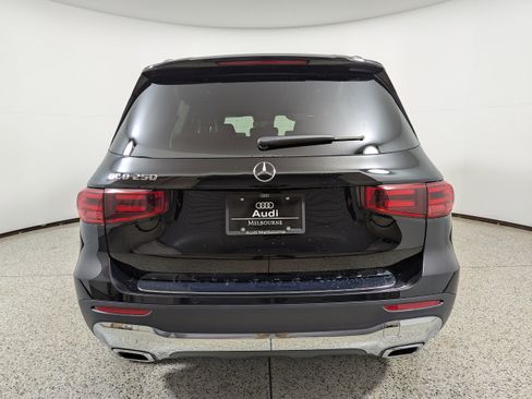 Used 2025 Mercedes-Benz GLB 250 image 6