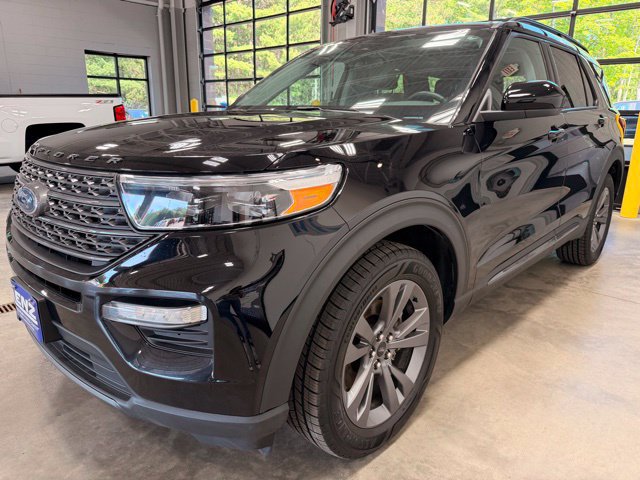 Used 2024 Ford Explorer XLT w/ XLT Sport Appearance Package AWD/4WD image 5