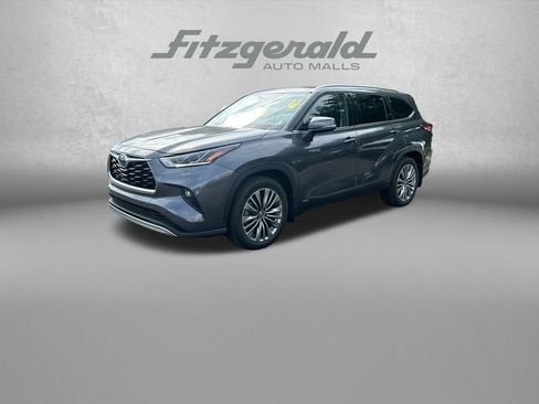 Used 2021 Toyota Highlander Platinum AWD/4WD image 3